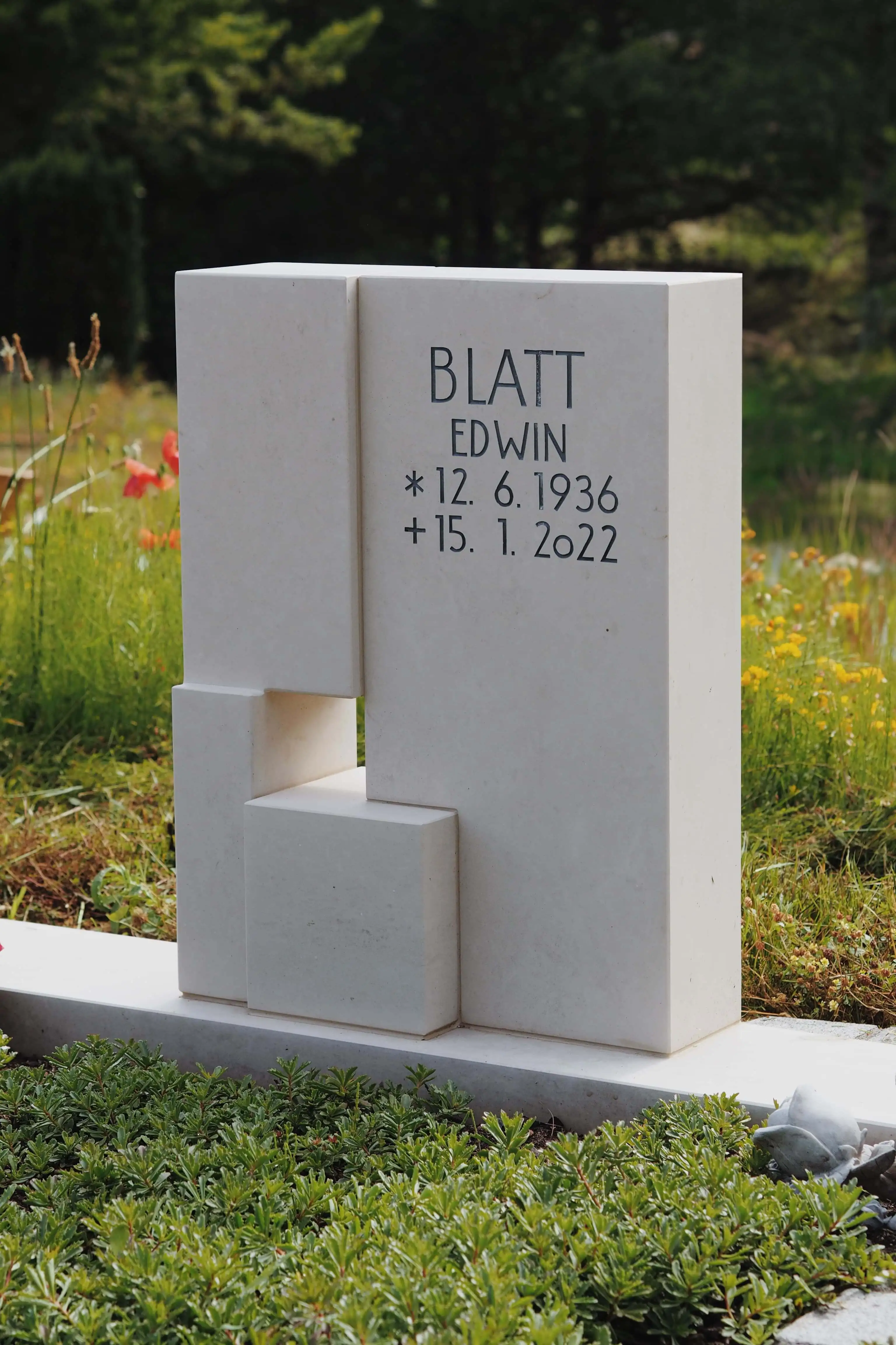 Bodendeckerstein aus Kalkstein, fein geschliffen