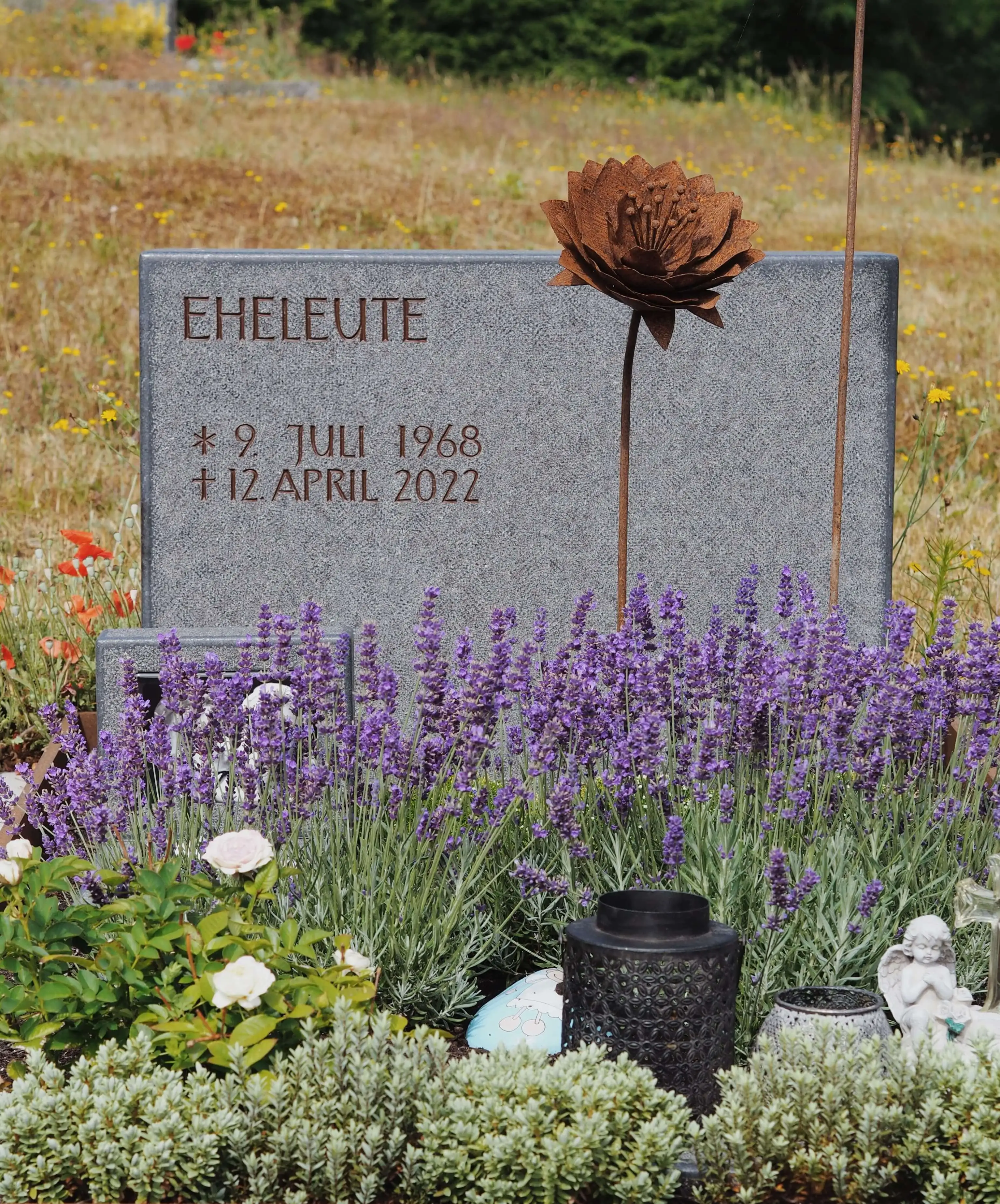 handwerklich bearbeiteter Grabstein